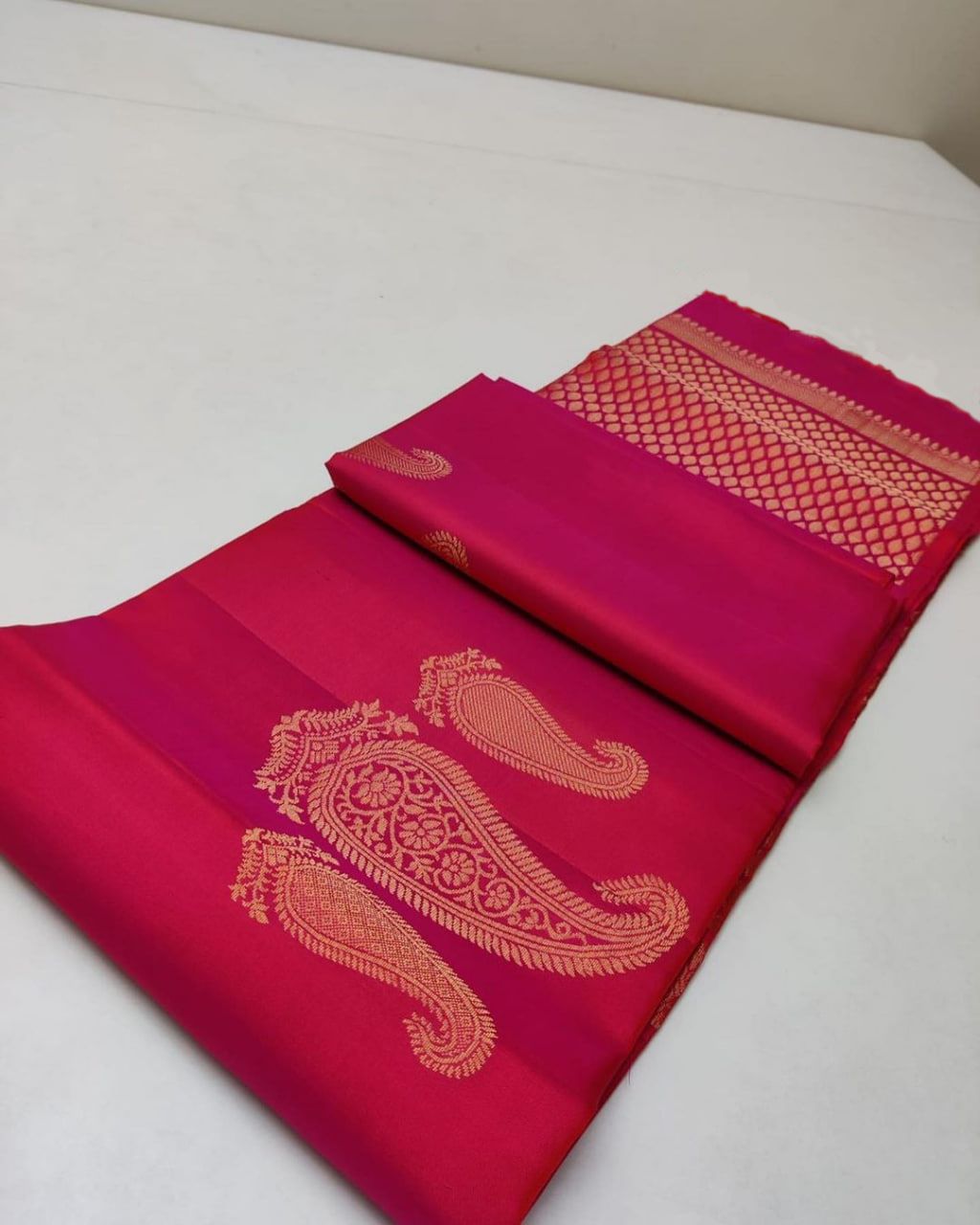 Pink Nd Pink  Lichi Silk Saree