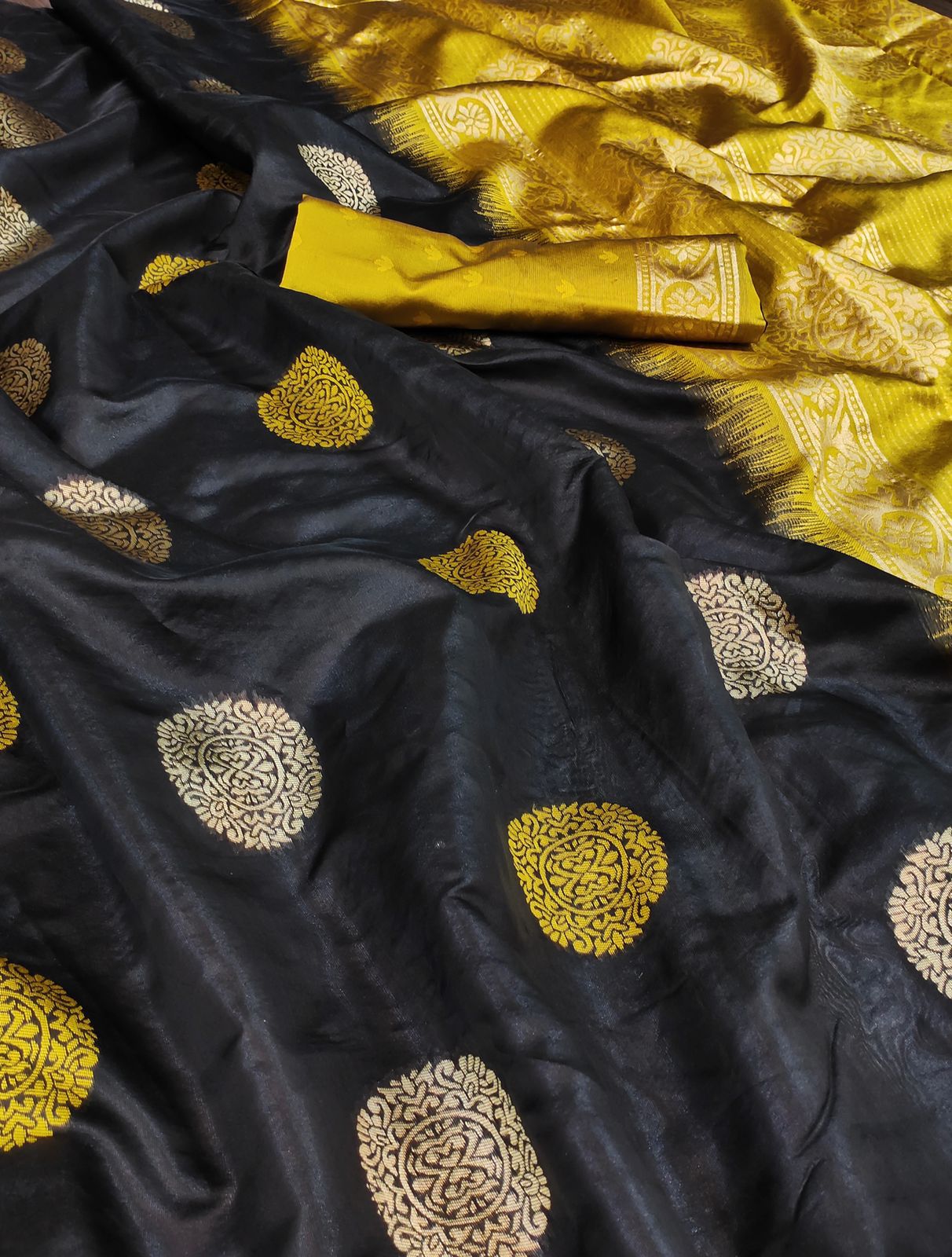 Black  Nd Mustad  Lichi Silk Saree